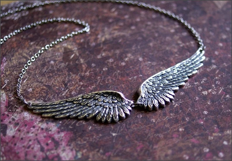 Vintage Angel Wings Feather Choker - Statement Pendant Necklace for Women, Wedding & Boho Fashion Gift