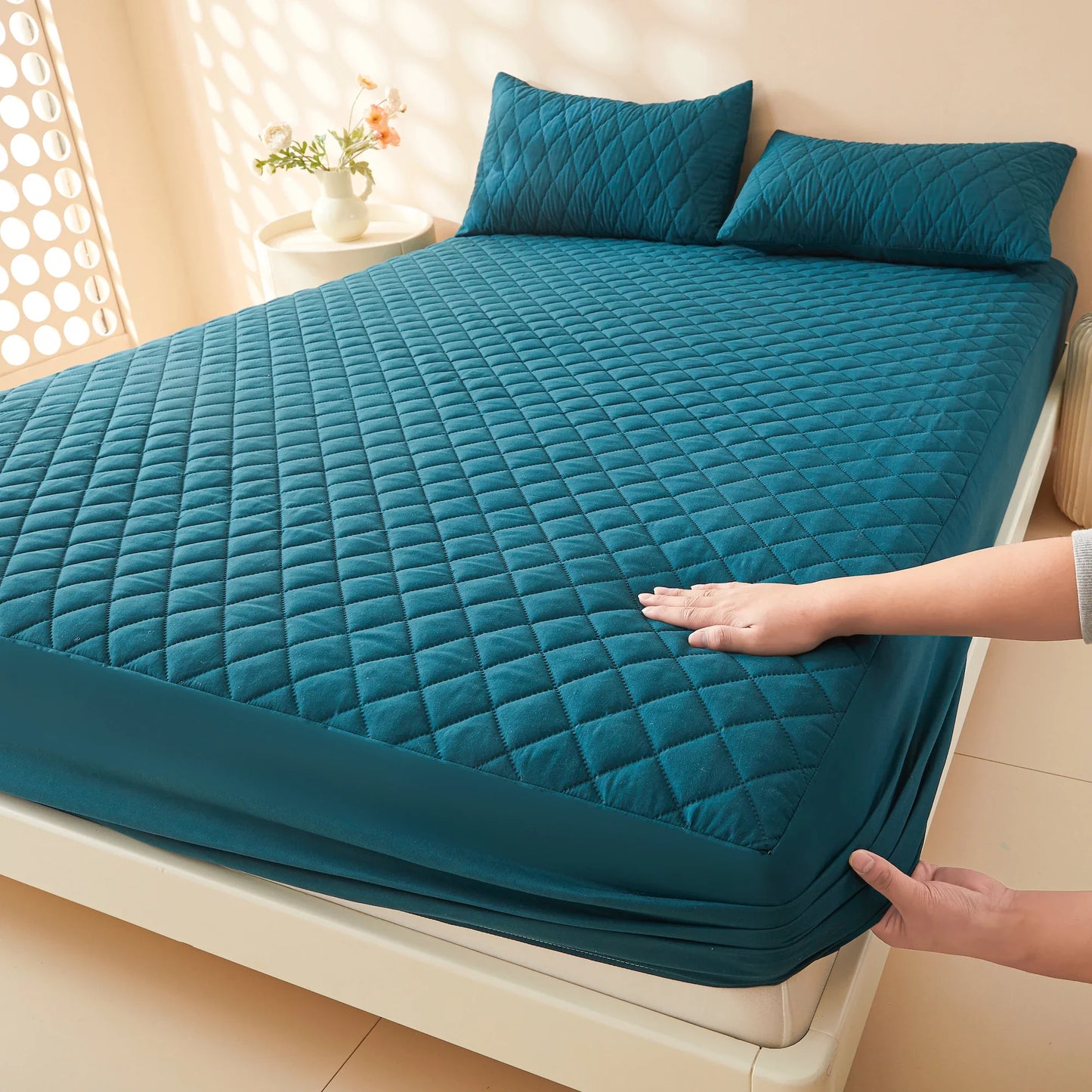 Quilted Waterproof Fitted Sheet - Machine Washable Mattress Protector for Single & Double Beds
