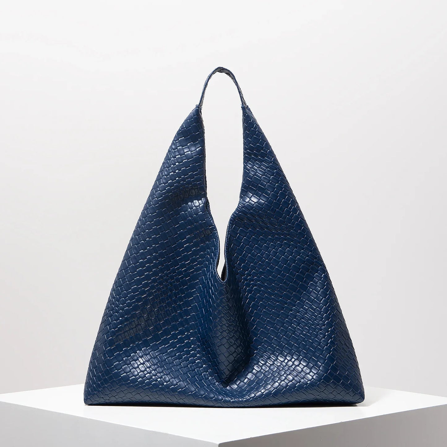 Women's Retro Artificial Leather Woven Shoulder Bag โ Large Capacity Tote, Casual Armpit Bag, Daily Work & Shopping Bag (Random Pattern)