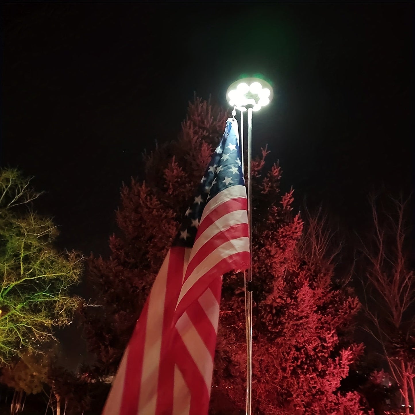 Solar Flagpole LED Light – 26/136 LED, Waterproof Outdoor Lighting for 15-25 Ft Poles, Automatic Dusk to Dawn, 10-Hour Runtime for Patios & Gardens