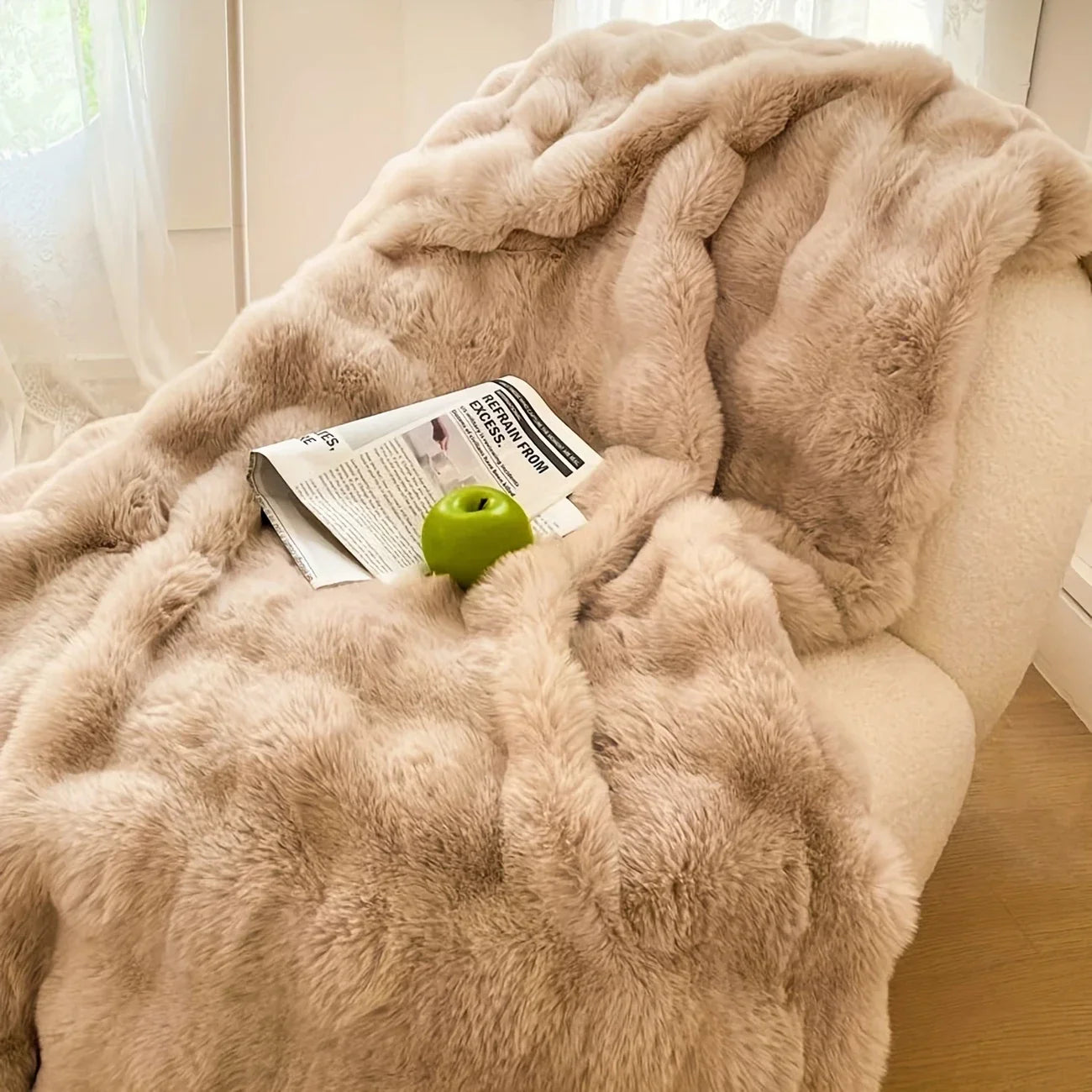Cozy Faux Rabbit Fleece Blanket – Soft Warm Throw for Bedroom, Living Room & Dorm