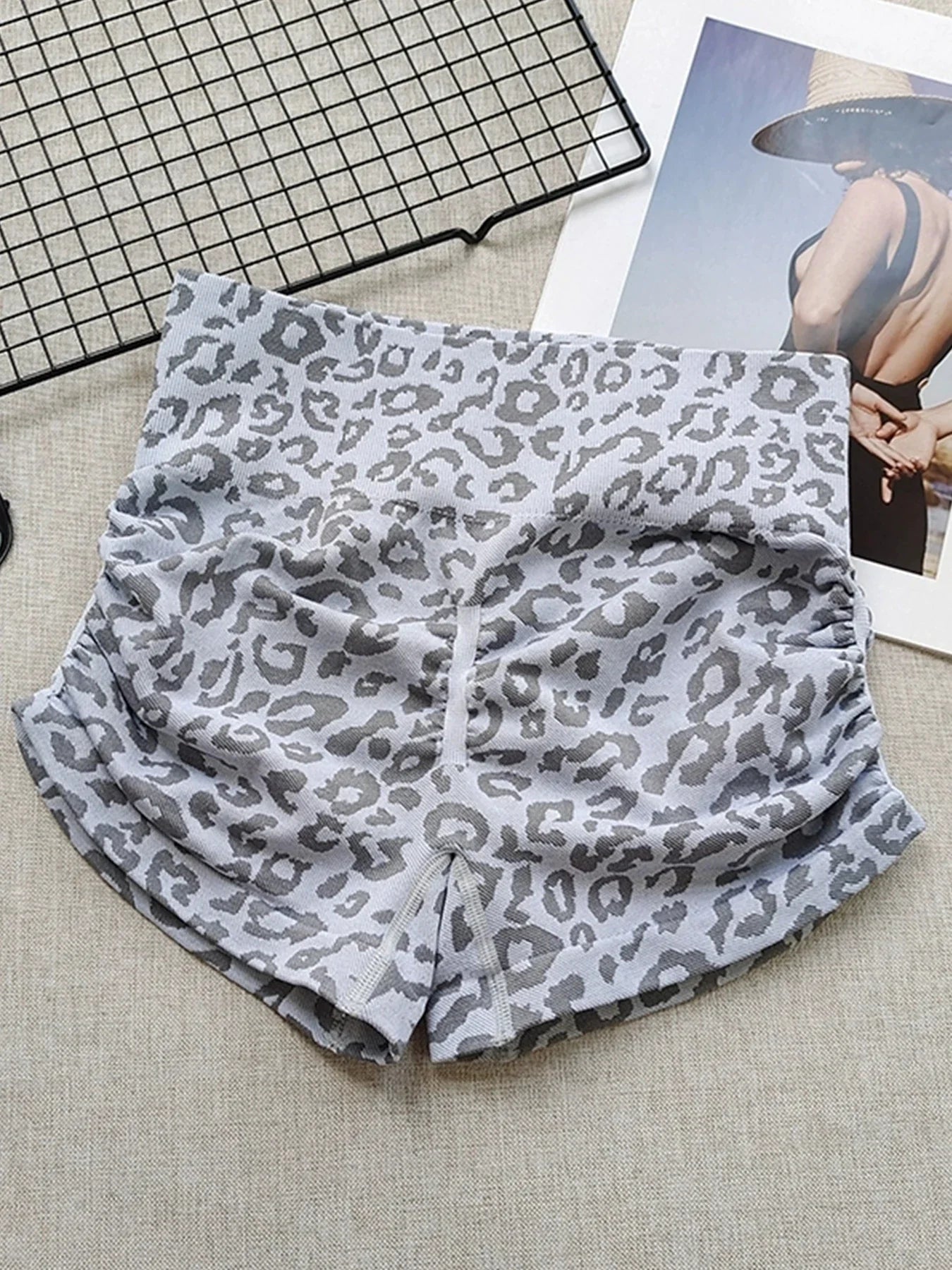Women's Leopard Print Seamless Yoga Shorts - High-Waisted Butt-Lifting Fitness Workout Shorts