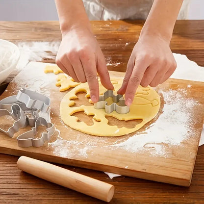Christmas Hug Bear Cookie Cutter Mold – Bear Shape Baking Tool for Cookies, Cakes, Fudge & Sugarcraft Decorating