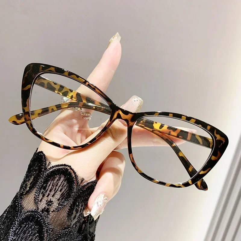 Cat Eye Reading Glasses for Women & Men – Ultra-Light Fashion Eyewear for Farsightedness, Diopter 0 to +4.0