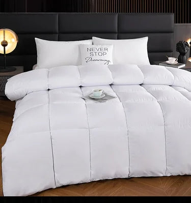 Hotel Style Winter Comforter – Soft, Fluffy & Breathable Quilt Blanket, Lightweight & Warm, Queen/King 220x240cm