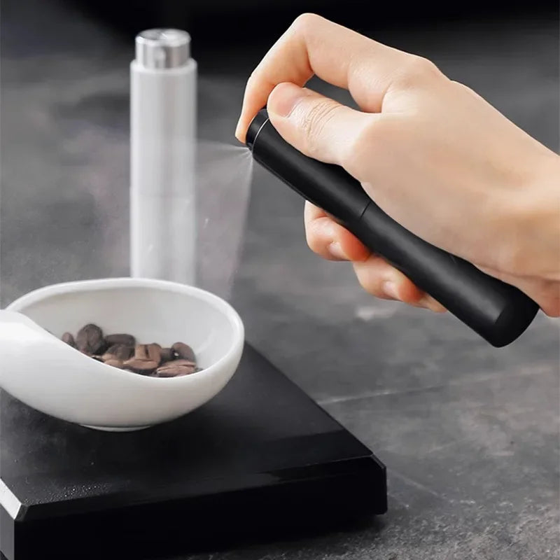 Portable Coffee Beans Dosing Cup Trays: Spray Humidifier Powder for Espresso Grinder - Anti-Fly & Anti-Static Espresso Accessories