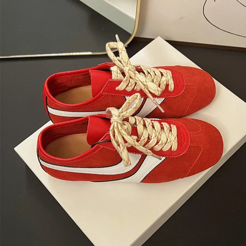 German 2025 Women’s Leather Sneakers — Retro Lace-Up Flat Training Shoes, Large Size Forrest Gump Style