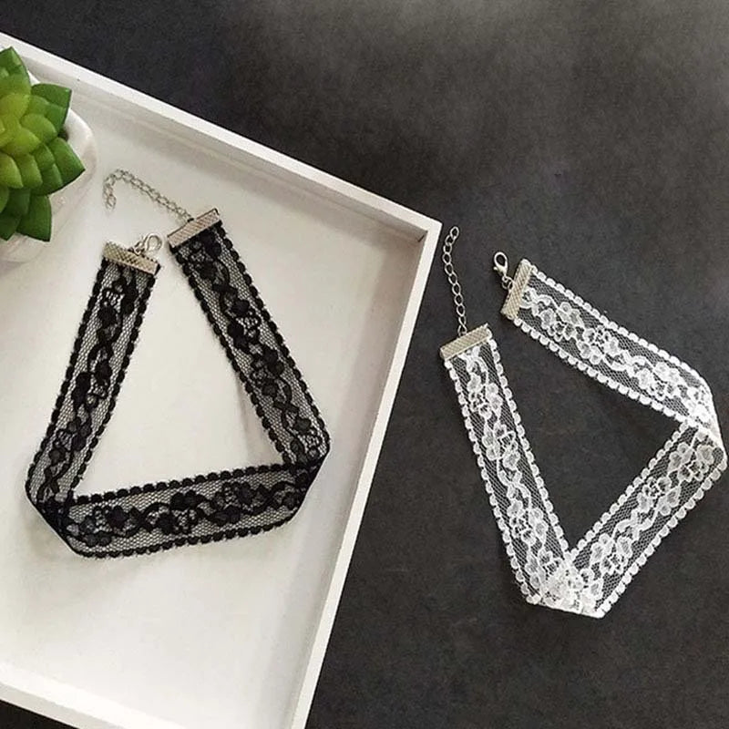 Short Lace Choker Necklace - Black & White Romantic Fashion Jewelry for Women & Girls, Party Gift Accessory
