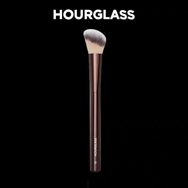HOURGLASS No. 15 Liquid Blush & Angled Contour Brush – Professional Loose Powder Beauty Tool