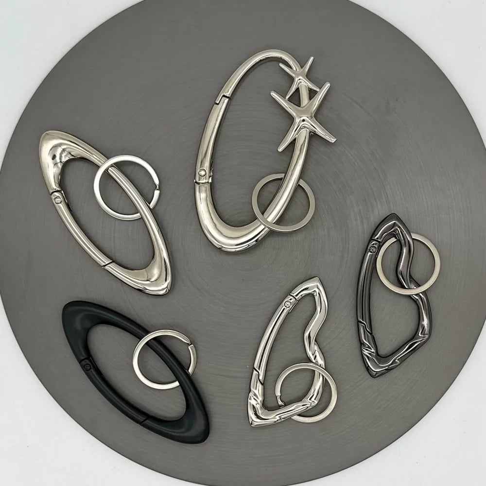 Y2K Punk Star Carabiner Keychain - Gothic Axe-Shaped Car Key Ring Backpack Fashion Decor
