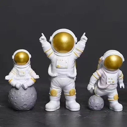 4-Piece Astronaut Figurine Set – Spaceman Statue Sculpture Educational Toy & Desktop Home Decoration Gift for Kids