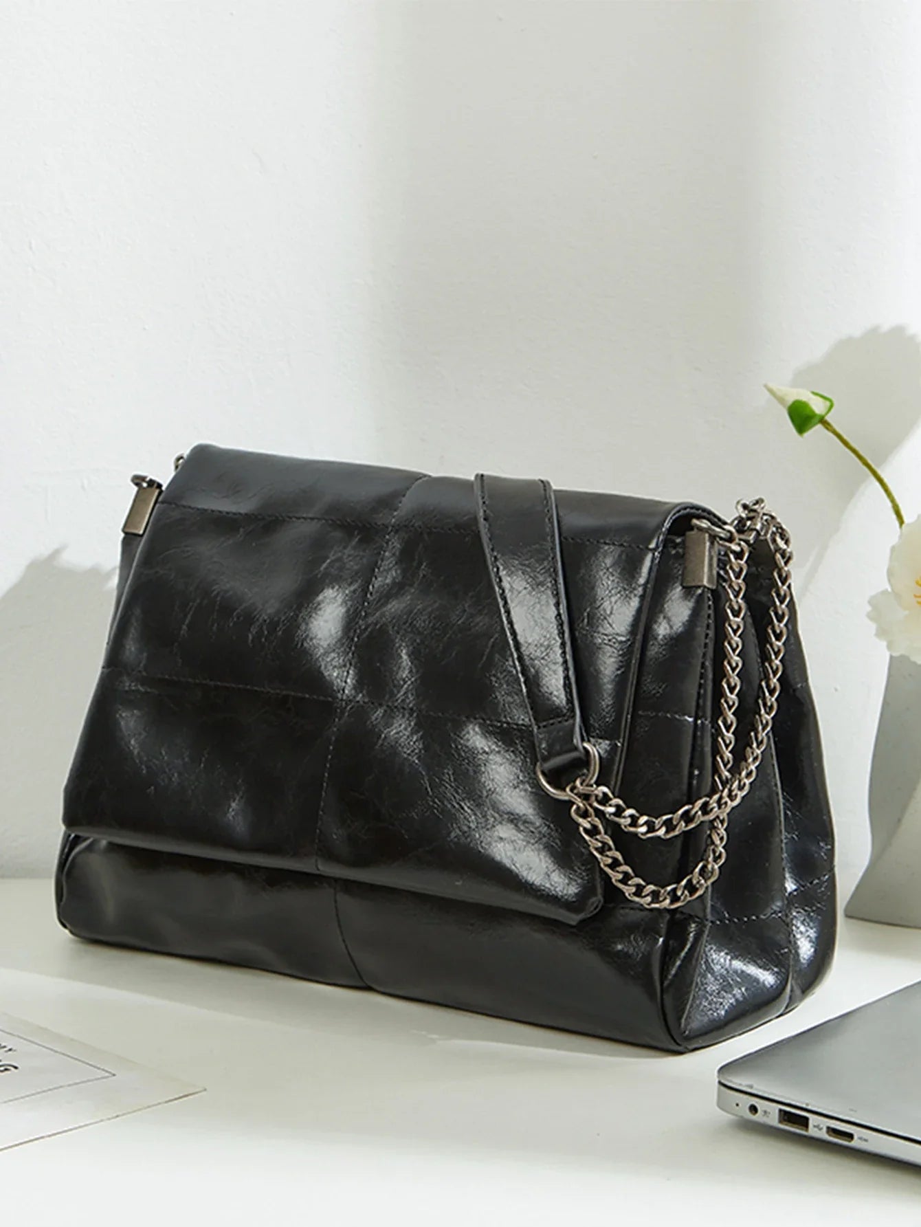 2024 Women's Large Capacity Chain Tote Bag – High-End Commuting Bag, Fashionable Single Shoulder for Spring/Summer