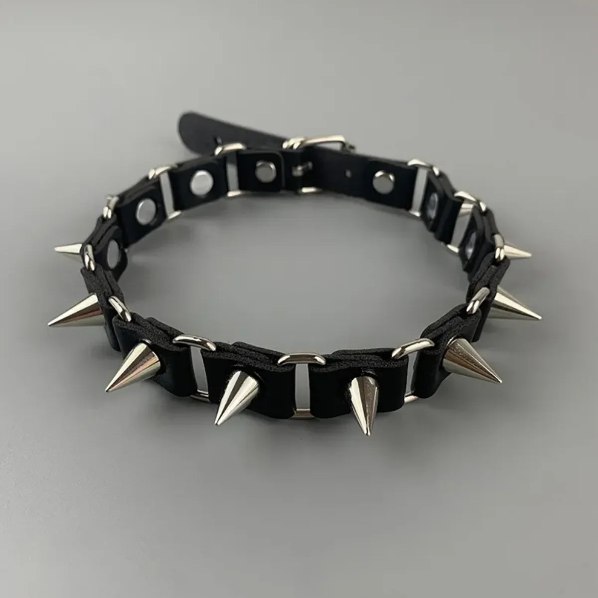 Riveted Leather Necklace – Gothic Style Punk Collarbone Chain, Black Halloween Neck Jewelry Accessory for Women