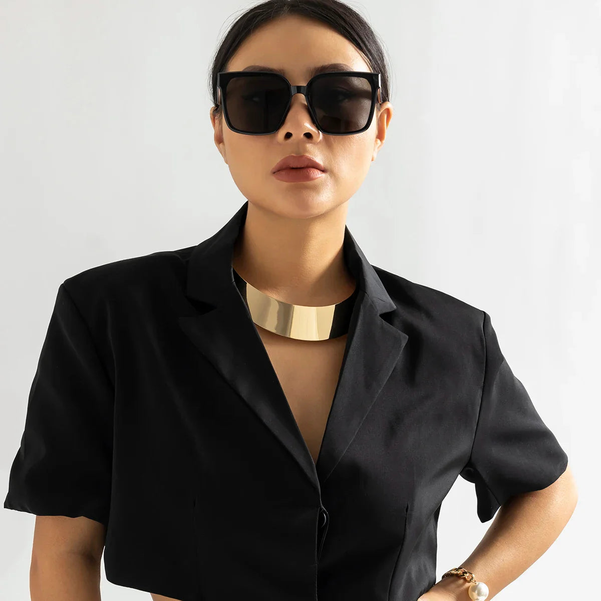 Exaggerated Chunky Metal Wire Choker Necklace – Gold Punk Collar, Wide Smooth Chain, Steampunk Jewelry for Women