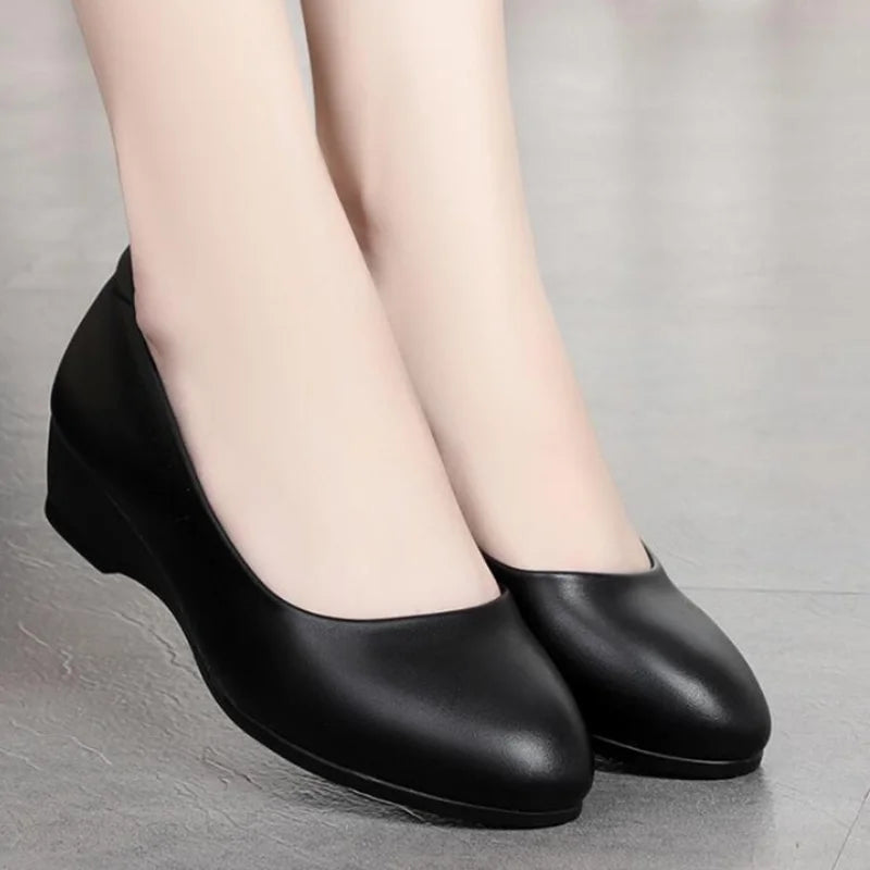 Women’s Lightweight Wedge Heel Shoes – Spring & Autumn Casual Black Leather Pumps for Home & Outdoor Comfort