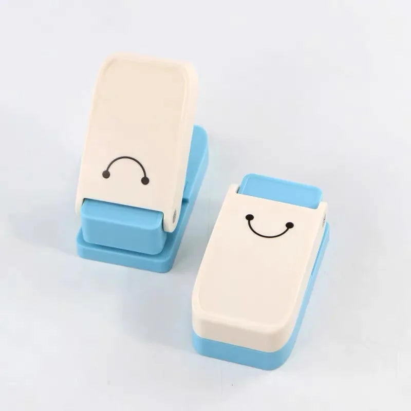 Random Color Creative Keychain Hole Punch – DIY Scrapbook Embossing & Craft Tool