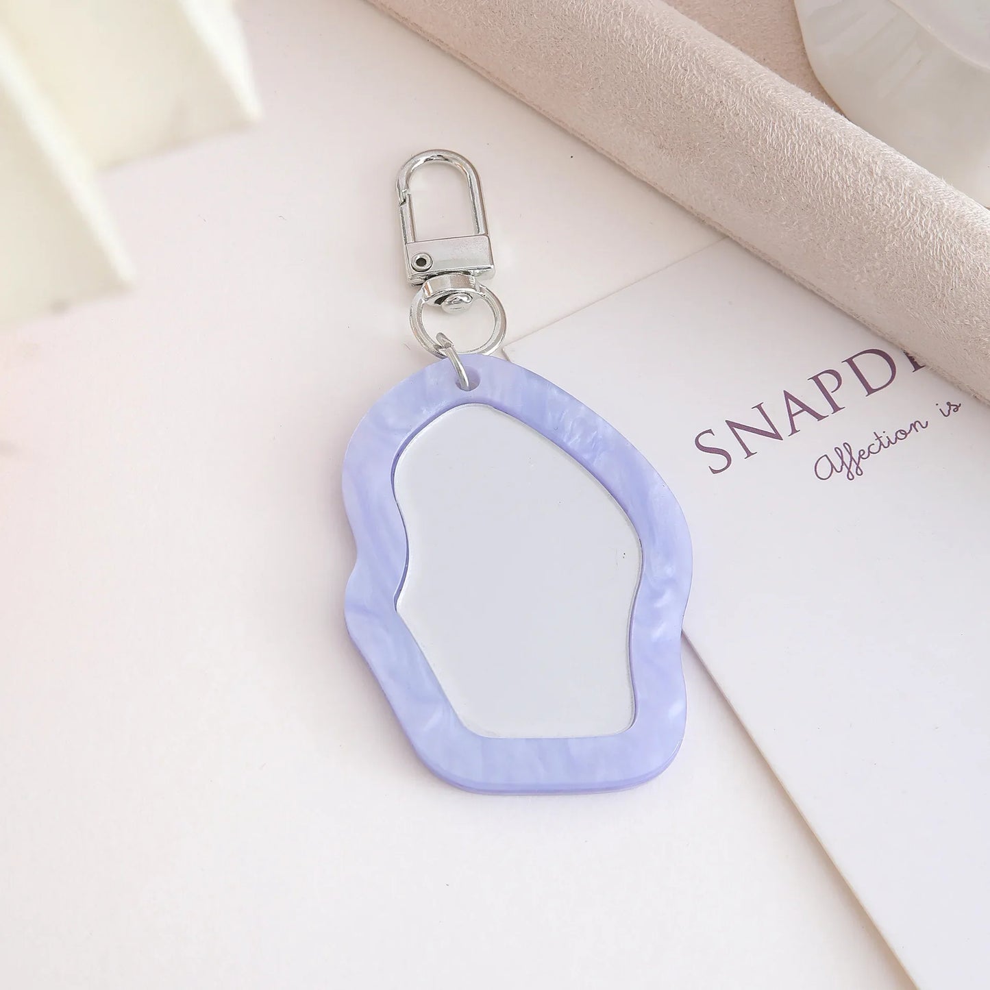 Mini Resin Makeup Mirror Keychain - Irregular Portable Touch-Up Mirror Bag Charm for Purses & Backpacks