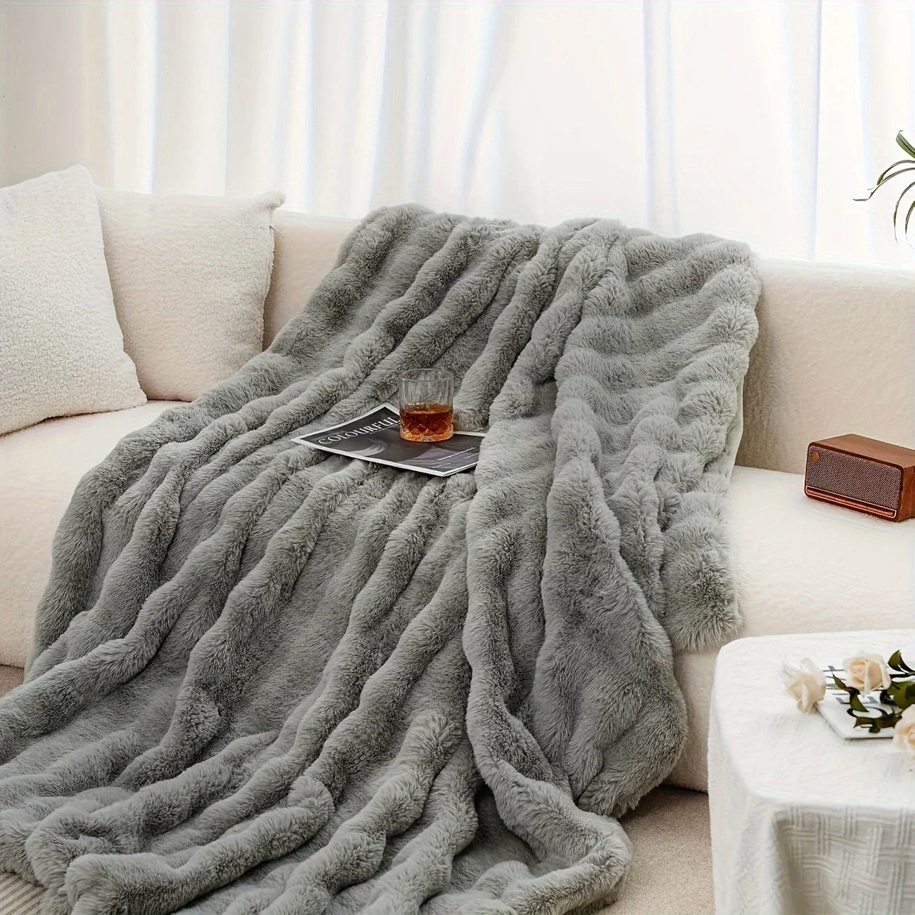 Cozy Faux Rabbit Fleece Blanket – Soft Warm Throw for Bedroom, Living Room & Dorm