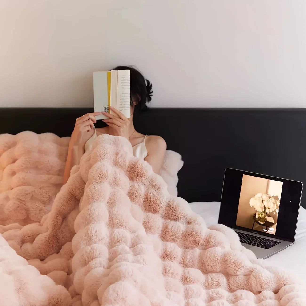 Cozy Faux Rabbit Fleece Blanket – Soft Warm Throw for Bedroom, Living Room & Dorm