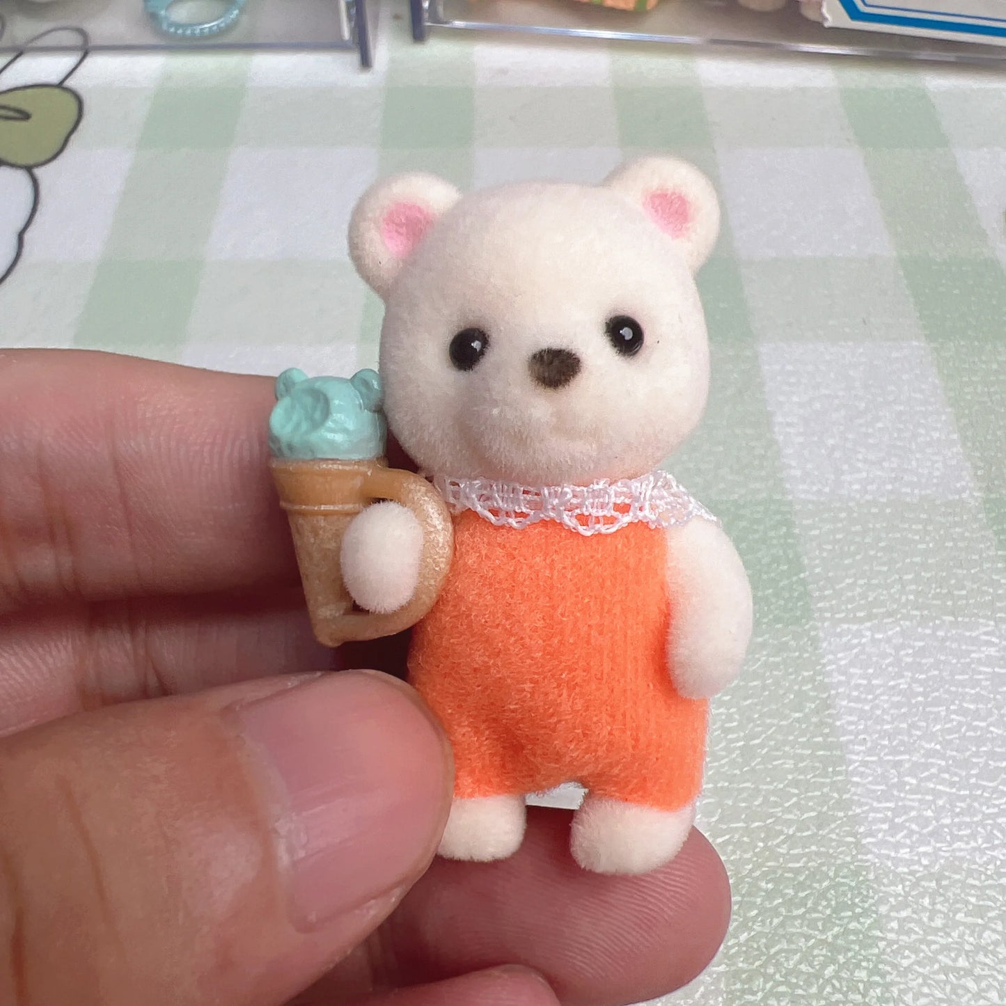Sylvanian Families Blind Keychain Accessories – Original Mini Figures & Kids’ Toy Kitchen Set