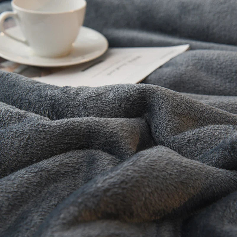 Wool Throw Blanket – Double-Sided Warm Winter Bedspread for Queen Beds & Camping