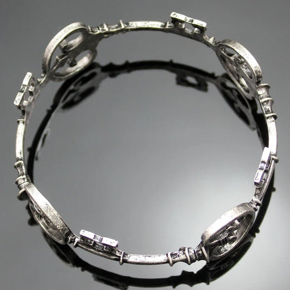 Victorian Skeleton Key Bracelet - Vintage Unisex Punk Cuff Bangle with Gothic Charm Design