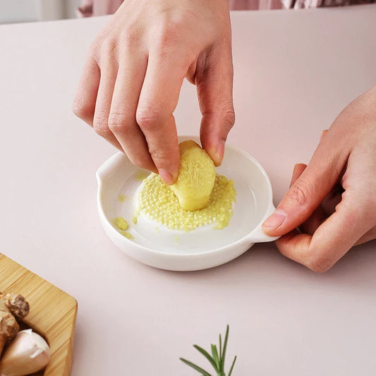 Ceramic Ginger & Garlic Grater Tool – Portable White Porcelain Hand Grinder for Kitchen Use, Ginger, Garlic & Vegetable Mashing