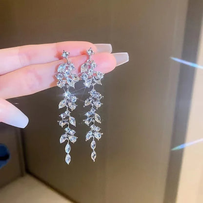 Retro Daisy Flower Earrings - Elegant Small Floral Jewelry for Women Party Gifts