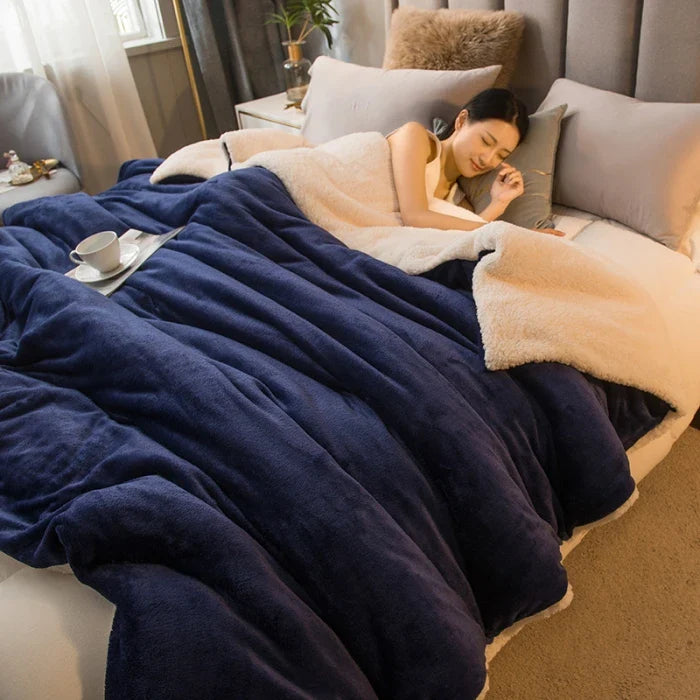 Wool Throw Blanket – Double-Sided Warm Winter Bedspread for Queen Beds & Camping