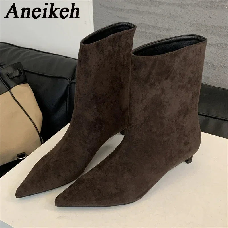 Women’s Vintage Pointed Toe Ankle Boots - Warm Slip-On Low Heel Party Knight Boots