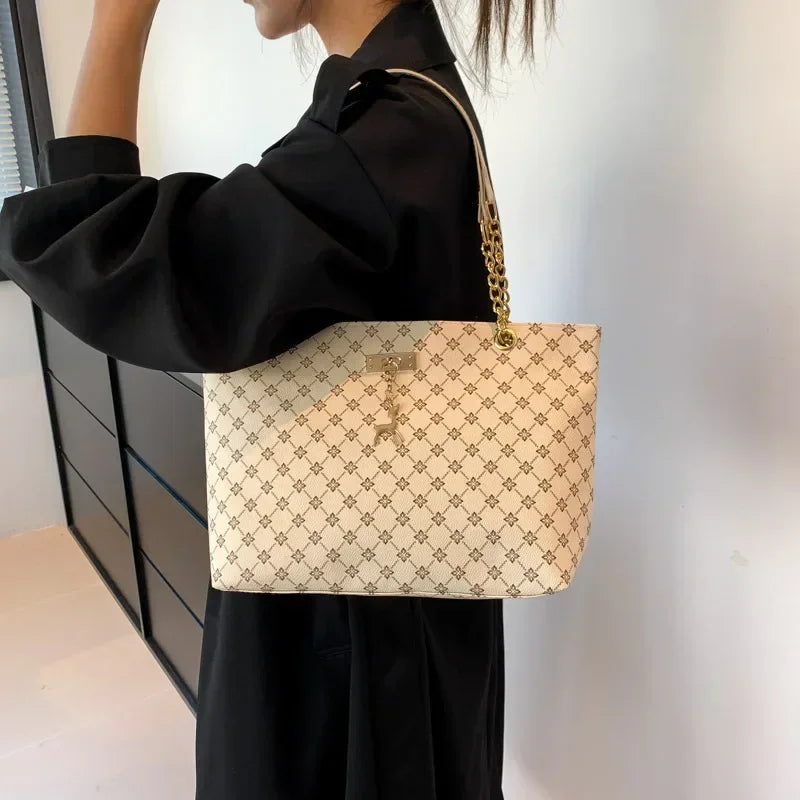 Women’s Large Capacity PU Leather Handbag — Fashion Tote Bag with Textured Design and Hanging Accessories