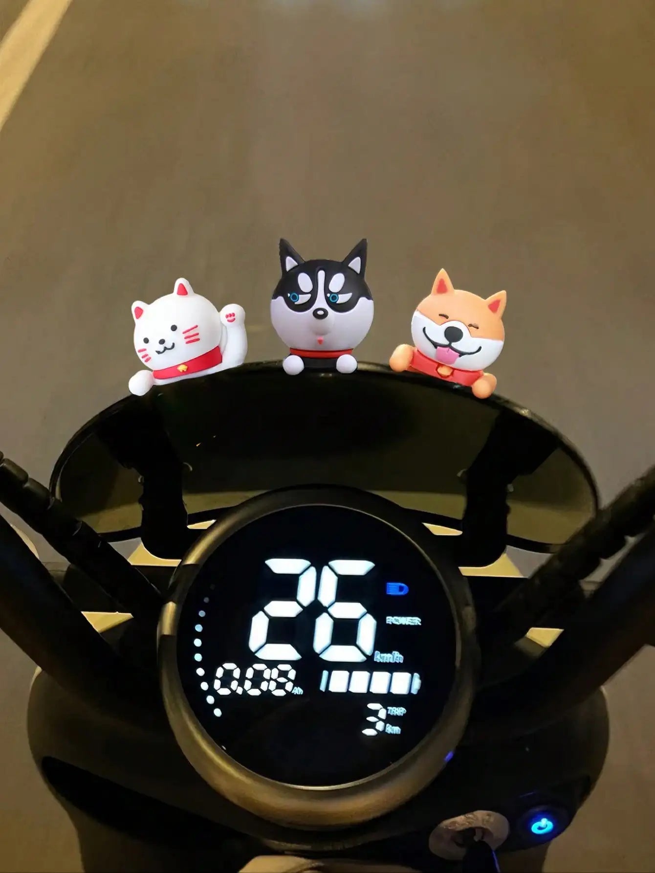 3D Husky Car Dashboard Ornament - Cute Rubber Auto Decor & Motorcycle Accessory
