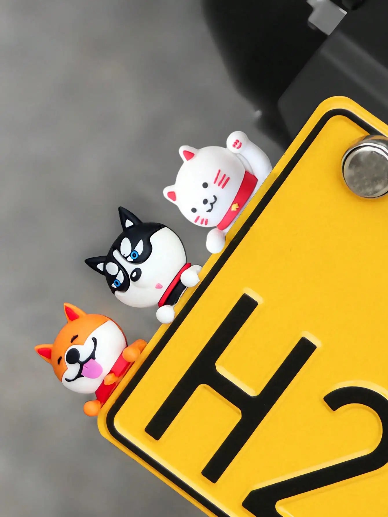 3D Husky Car Dashboard Ornament - Cute Rubber Auto Decor & Motorcycle Accessory
