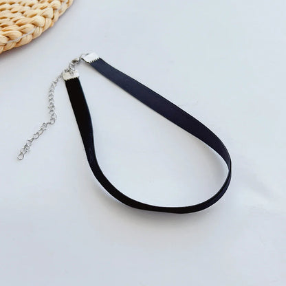 Vintage Black Velvet Choker - Simple Strap Neckband Collarbone Necklace Fashion Accessory