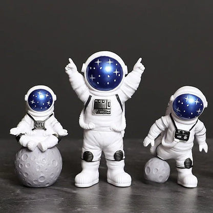 4-Piece Astronaut Figurine Set – Spaceman Statue Sculpture Educational Toy & Desktop Home Decoration Gift for Kids