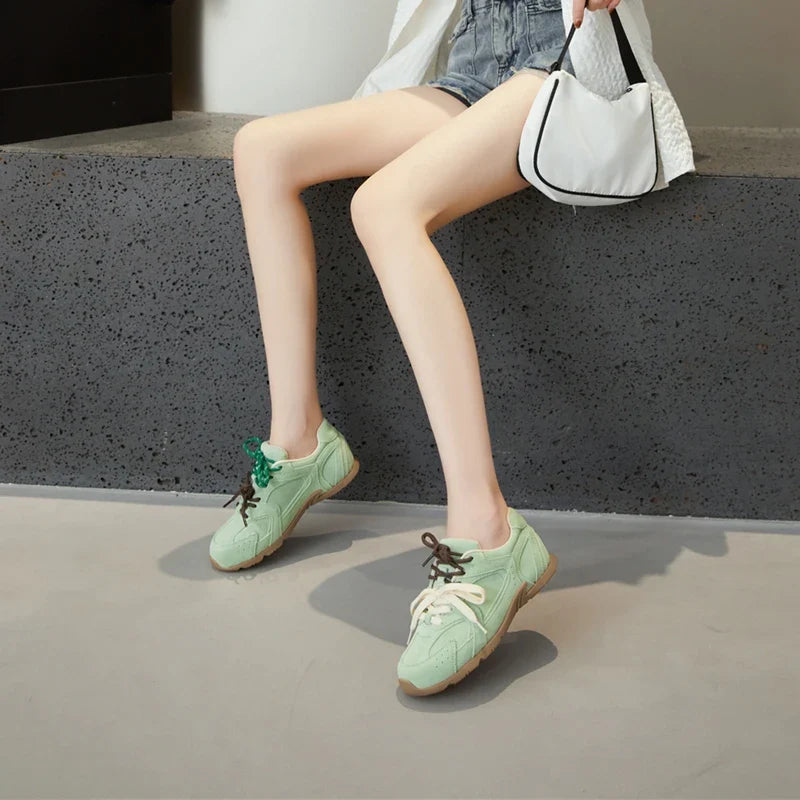 AIYUQI Women's Genuine Leather Sneakers – Retro German Trainers, Winter Velvet Fur, Flat Casual Shoes