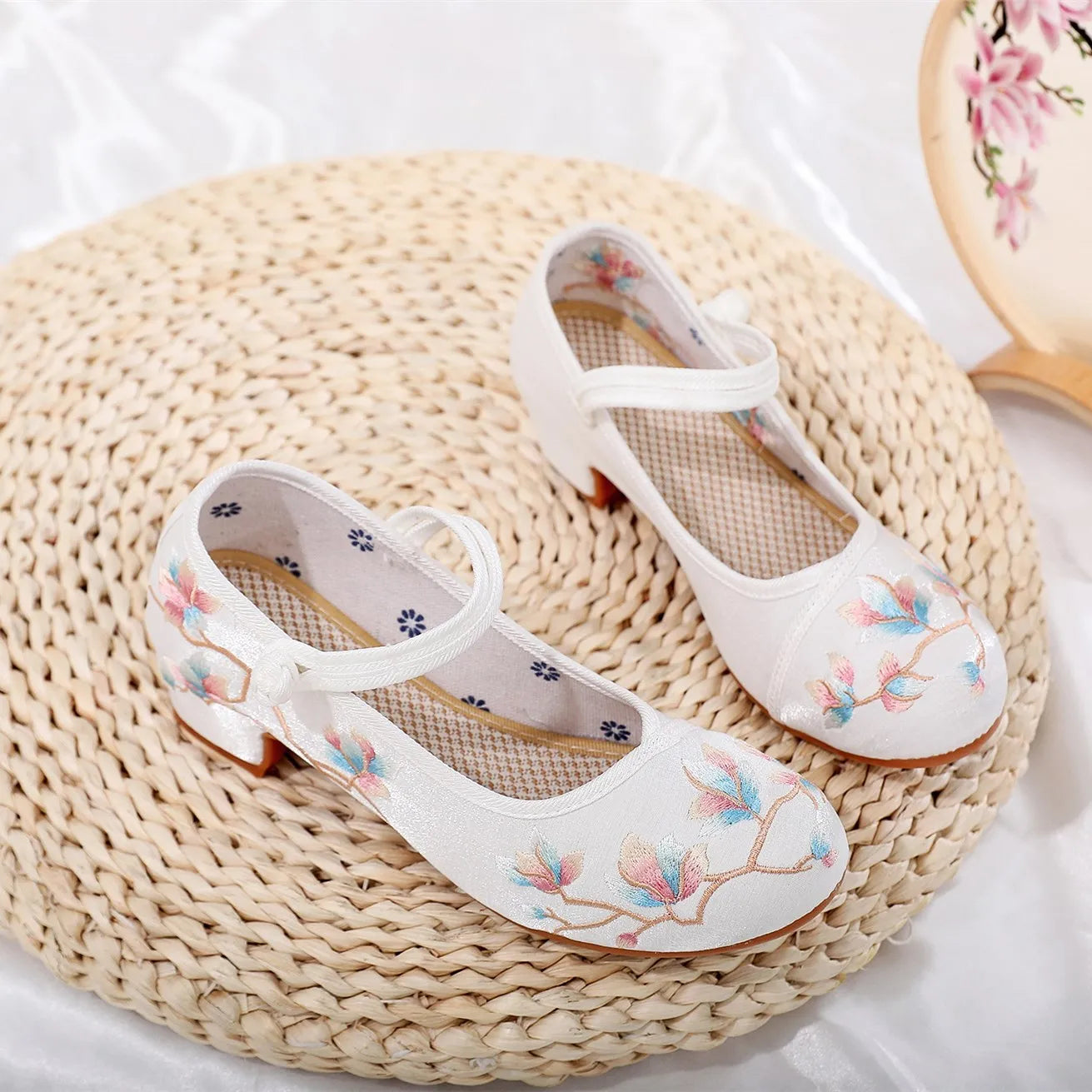 Women’s Embroidered Traditional Shoes - Vintage Chinese Hanfu Qipao Beijing Style Ethnic Dance Footwear