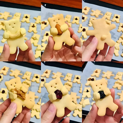 Christmas Hug Bear Cookie Cutter Mold – Bear Shape Baking Tool for Cookies, Cakes, Fudge & Sugarcraft Decorating