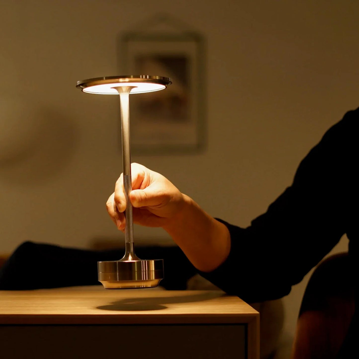 Wireless LED Table Lamp – Rechargeable Touch Sensor Night Light for Restaurant, Hotel & Bedroom Decor