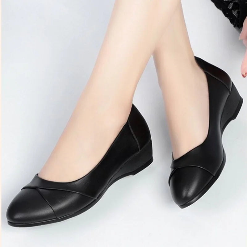 Women’s Lightweight Wedge Heel Shoes – Spring & Autumn Casual Black Leather Pumps for Home & Outdoor Comfort