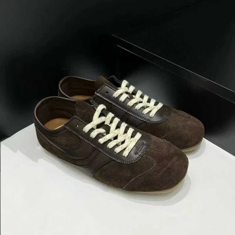 German 2025 Women’s Leather Sneakers — Retro Lace-Up Flat Training Shoes, Large Size Forrest Gump Style