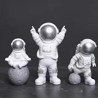 4-Piece Astronaut Figurine Set – Spaceman Statue Sculpture Educational Toy & Desktop Home Decoration Gift for Kids