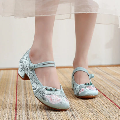 Women’s Embroidered Traditional Shoes - Vintage Chinese Hanfu Qipao Beijing Style Ethnic Dance Footwear