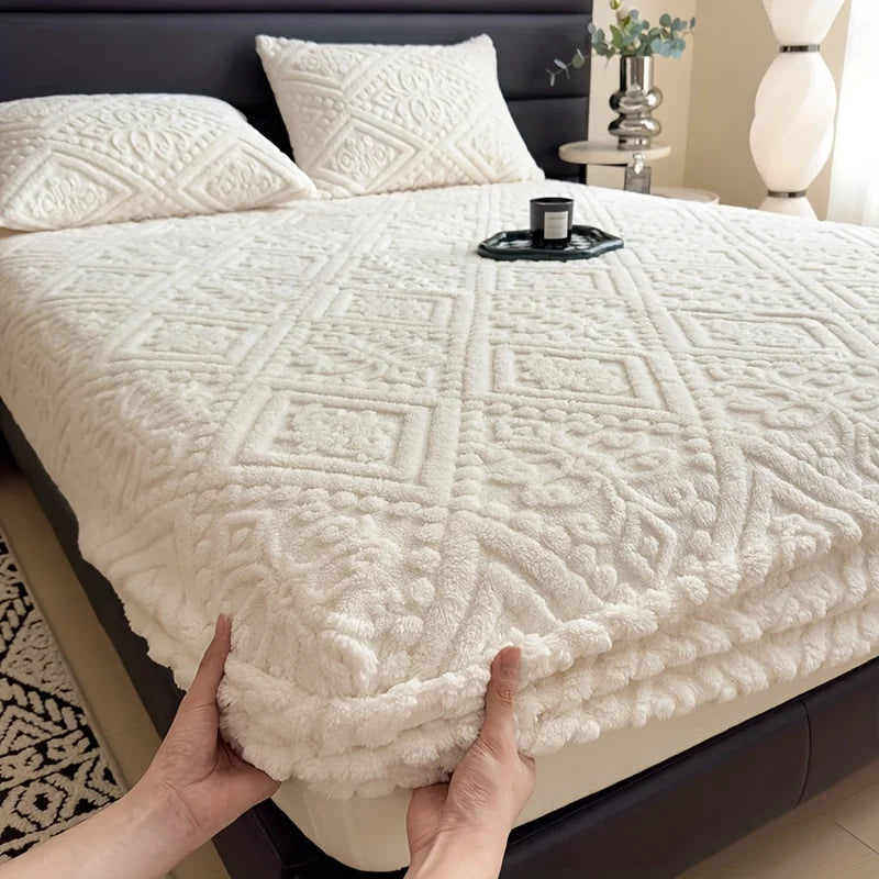 Soft Luxury Plush Bed Cover – Thick Winter Bedspread with Deep Pockets, Machine Washable Fitted Sheet