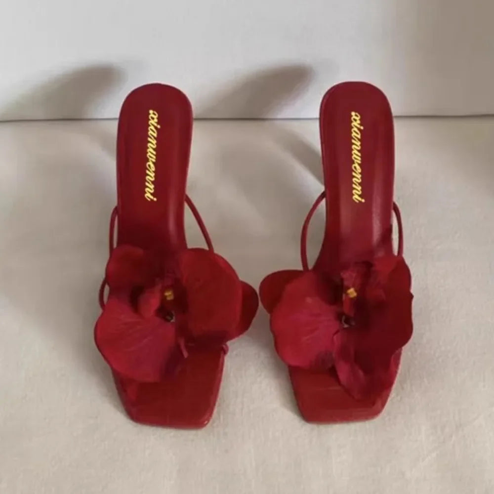 Women’s Floral Slip-On Slippers - Elegant Casual Sandals with Comfortable Fashion Design