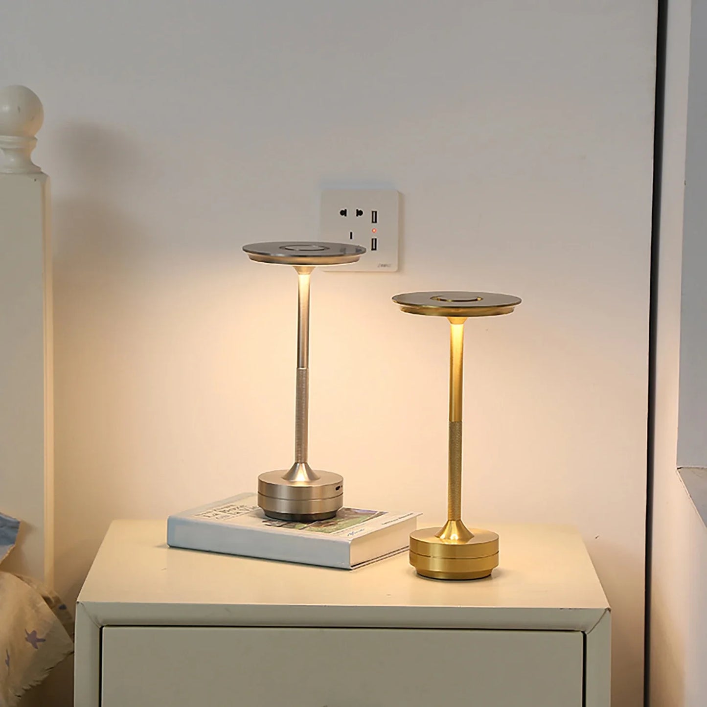 Wireless LED Table Lamp – Rechargeable Touch Sensor Night Light for Restaurant, Hotel & Bedroom Decor