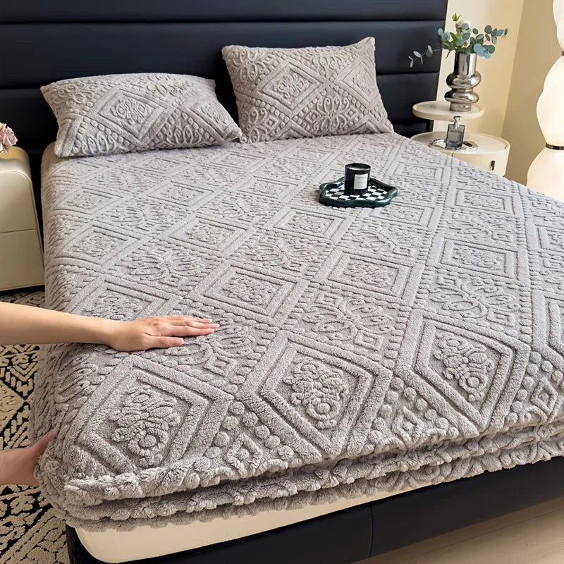 Soft Luxury Plush Bed Cover – Thick Winter Bedspread with Deep Pockets, Machine Washable Fitted Sheet