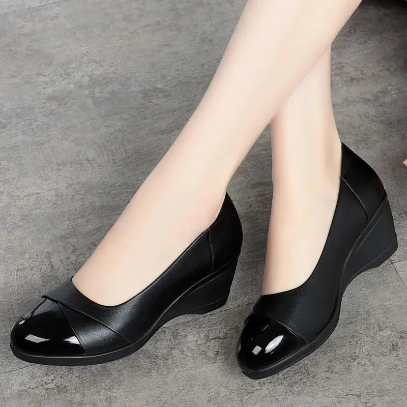 Women’s Lightweight Wedge Heel Shoes – Spring & Autumn Casual Black Leather Pumps for Home & Outdoor Comfort