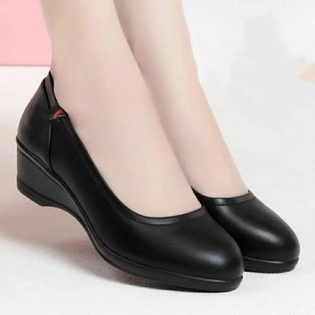 Women’s Lightweight Wedge Heel Shoes – Spring & Autumn Casual Black Leather Pumps for Home & Outdoor Comfort