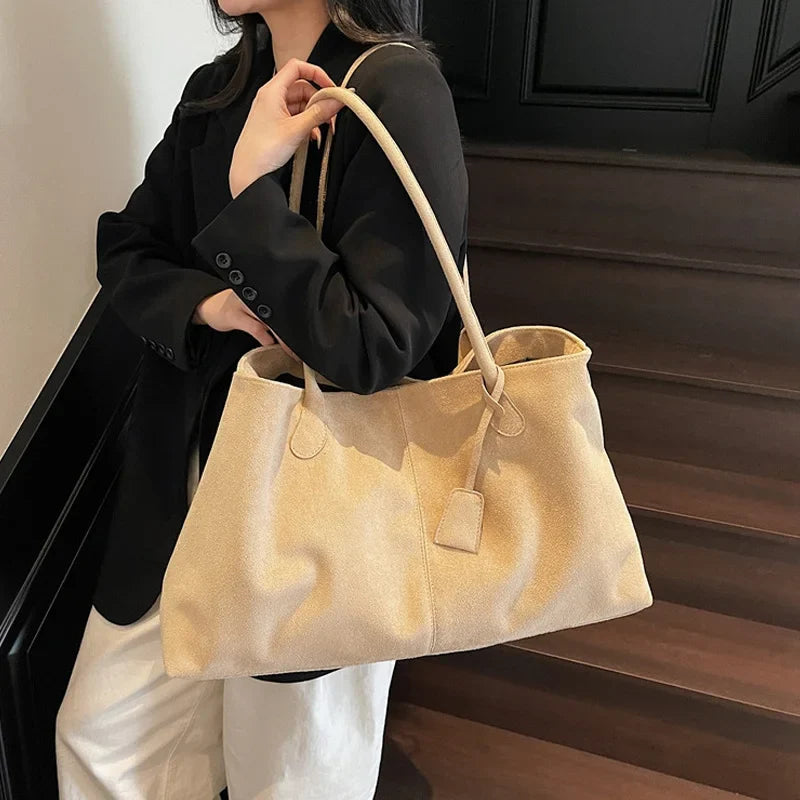 Elegant Suede Shoulder Bag - Stylish Bucket Handbag with Spacious Storage & Versatile Underarm Tote Design